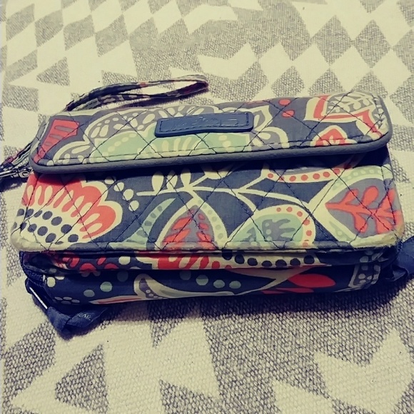 🍁🍃🍂Vera Bradley Wristlet - Picture 2 of 4